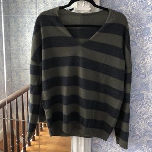 100% Cashmere V neck